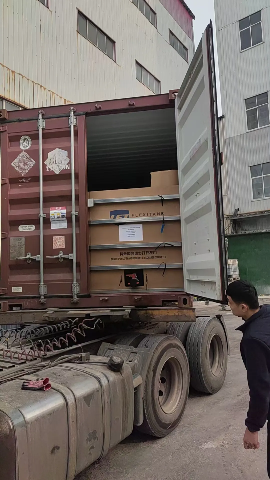 KH-ZNJ concrete viscosity modifying admixture container loading for bulk export shipment and international delivery