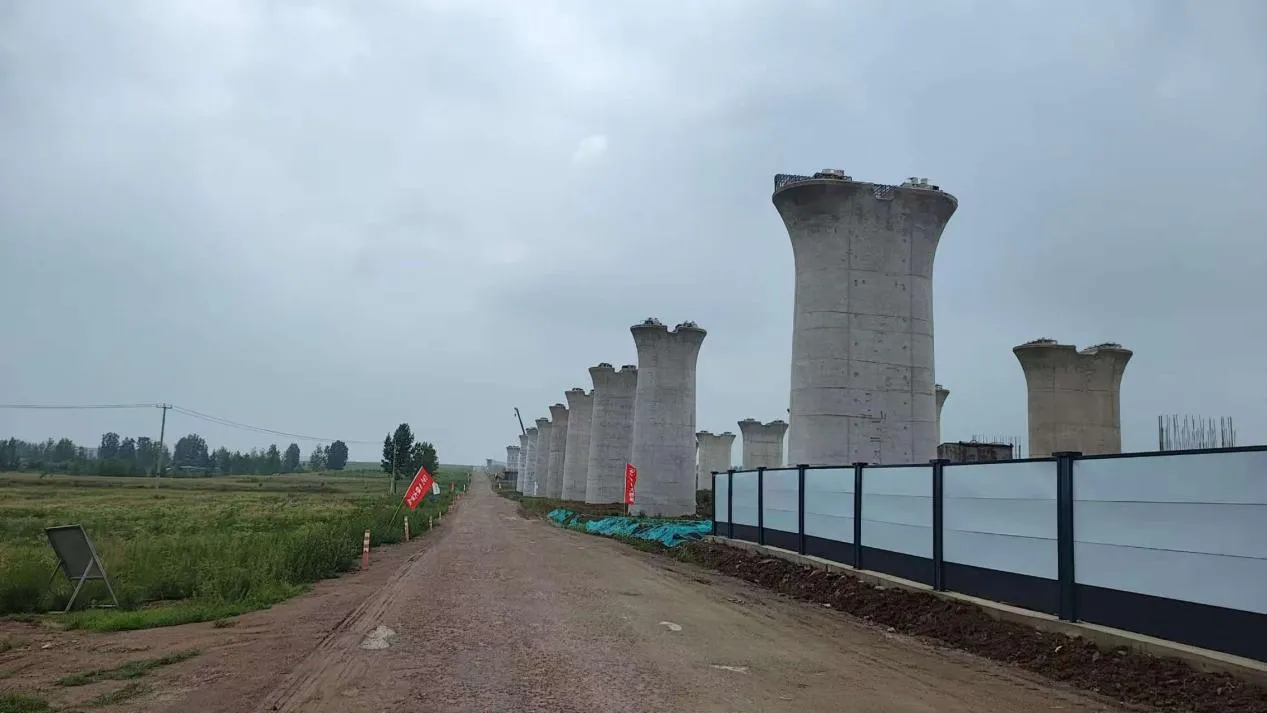 precast concrete columns installed for bridge support and infrastructure foundation systems
