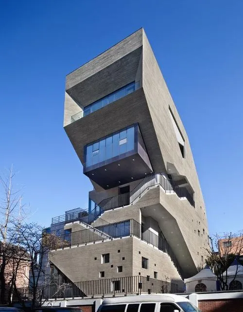 precast concrete commercial building with modern structural facade and modular construction system