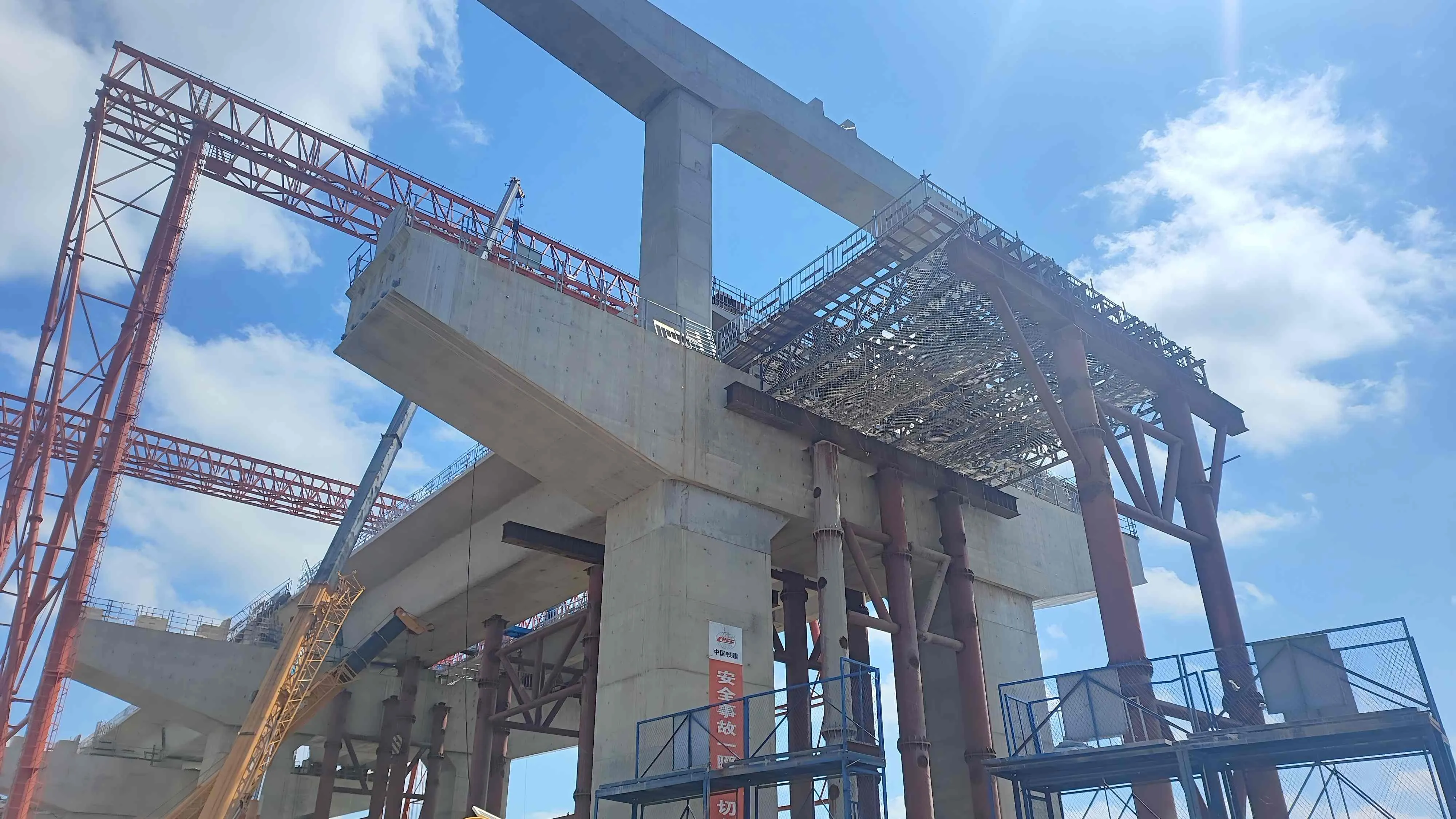 Spring and Summer: The Golden Construction Season – Huaxuan High Tech. Polycarboxylate Superplasticizer Solves Slump Loss